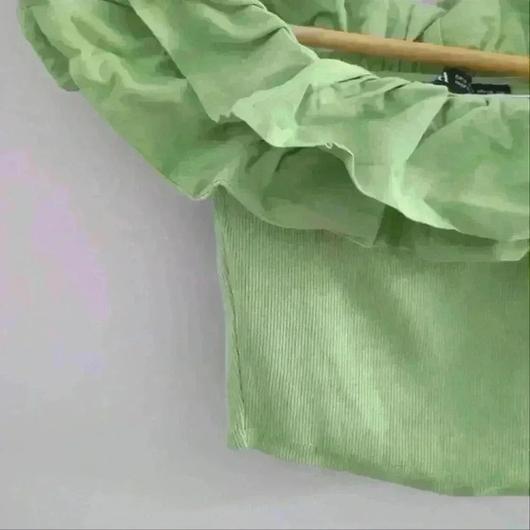 🌴2/$25🌴ZARA | Women's Pastel Green Ribbed/Ruffled Crop Top - Picture 5 of 7